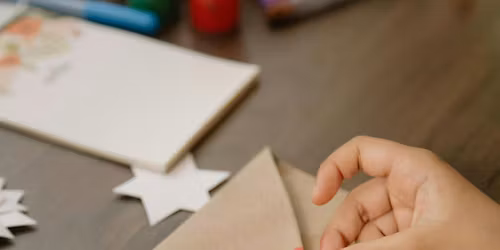 TALLER COLLAGE NAVIDE\u00d1O: CREA TU FELICITACI\u00d3N ART\u00cdSTICA - MADRID