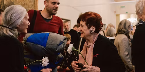 Komentovan\u00fd sprievod v\u00fdstavou Grey Gold: Dotyk s \u013dubou Belohradskou