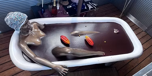 RIEGERSBURGI V\u00c1R \u00c9S A ZOTTER CSOKOL\u00c1D\u00c9GY\u00c1R