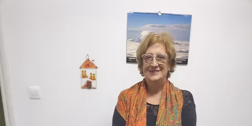 \u0411\u0438\u0431\u043b\u0438\u043e\u0442\u0435\u043a\u0430\u0442\u0430 \u043d\u0430 \u0421\u0414\u041f: \u0441\u043f\u043e\u0434\u0435\u043b\u0435\u043d\u0438 \u043c\u0438\u0433\u043e\u0432\u0435 \u043d\u0430 \u0447\u0430\u0448\u0430 \u0432\u0438\u043d\u043e \u0432 \u043d\u0430\u0432\u0435\u0447\u0435\u0440\u0438\u0435\u0442\u043e \u043d\u0430 \u043f\u0440\u0430\u0437\u043d\u0438\u0446\u0438\u0442\u0435!