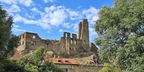 Velikono\u010dn\u00ed ryt\u00ed\u0159sk\u00e1 slavnost na hrad\u011b Oko\u0159i