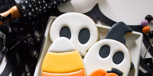 It's a Halloween themed "Boo-Kie" Decorating class