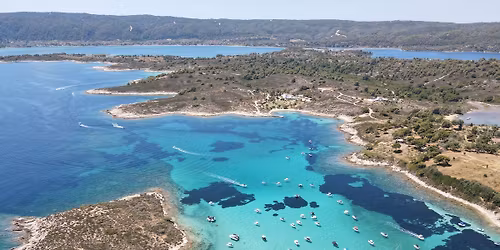 \u041e\u0441\u0442\u0440\u043e\u0432 \u0414\u0438\u0430\u043f\u043e\u0440\u043e\u0441 \u0441 \u043a\u0430\u044f\u043a - \u041c\u0430\u0439\u0441\u043a\u0438 \u043f\u0440\u0430\u0437\u043d\u0438\u0446\u0438