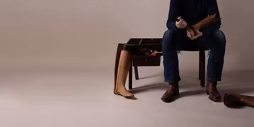 Presentation of Ten Footer Shoe Shops - History & Living Traditions