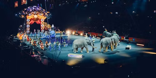 Parking Cirque Dreams Holidaze - Detroit