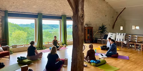 Joogan & levon retriitti Happy Hamletissa Ranskassa