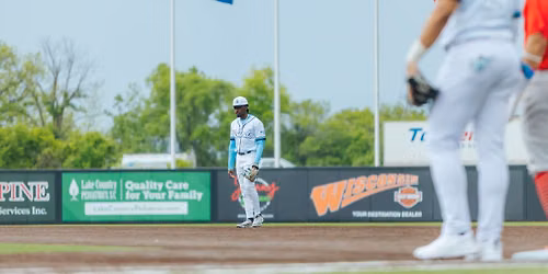 Winnipeg Goldeyes vs. Lake Country DockHounds