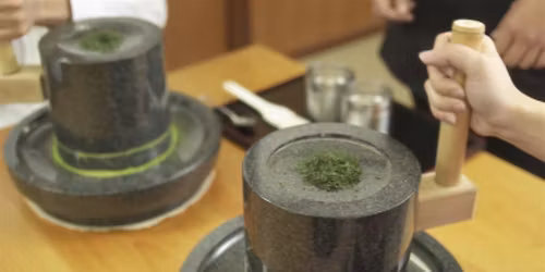 MATCHA AMOR - Matcha grinding workshop.