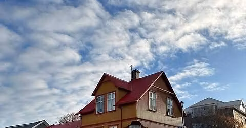 Eitthva\u00f0 fallegt af Nj\u00e1lsg\u00f6tu 48