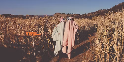 Ghost or Pumpkin Head Photos at the Corn Maze