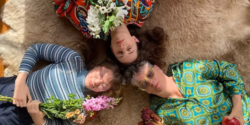 Wahine Weaving Words