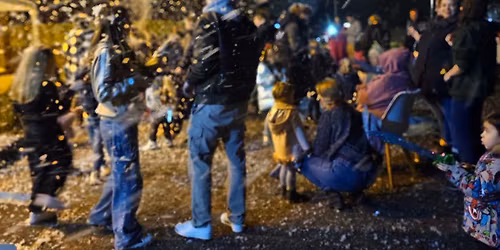 XMAS LIGHT SWITCH ON!! Family friendly, all dayer \ud83c\udf1f