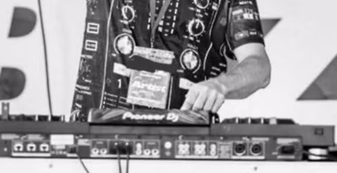 Retro Sir\u00e1ly Party