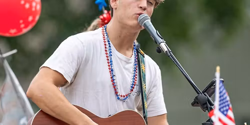 Lewie live on the Four Circles parade float!