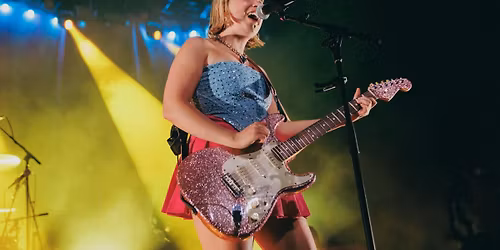 Beach Bunny \/ The Beths at Pioneer Courthouse Square