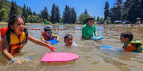 Familias al Aire Libre en Spring Lake Regional Par
