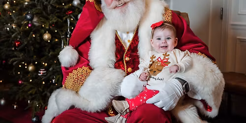 Photos With Santa Claus at The Guesthouse Hotel