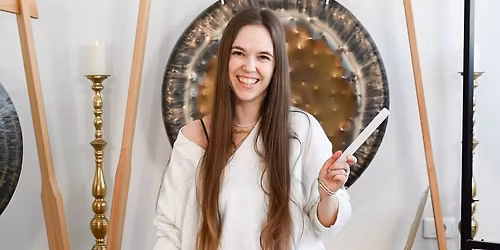 Hlj\u00f3\u00f0fer\u00f0alag \u00ed Yoga Shala Reykjav\u00edk me\u00f0 Tinnu Mar\u00edu