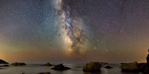 Conero in Spiaggia Sotto le Stelle Cadenti - Anello Mare & Monti