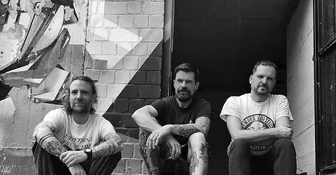 Old Maps (Punk, IndieRock, Ffm) \/\/ Shark Trails (Emo\/Punk\/Post-Hardcore, Gie\u00dfen)