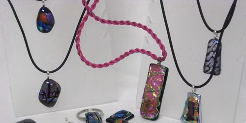 G307 | Fusing fun: Blingified pendant making