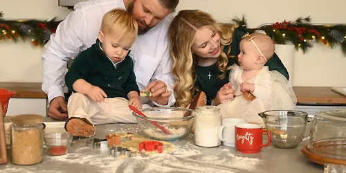 Indoor Studio Christmas Mini