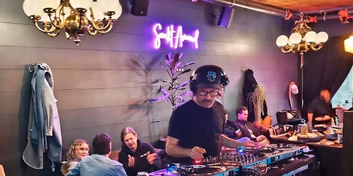 Sankt Amand \u00d7 Bernie Standards Vinyl DJ Set