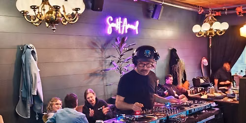 Sankt Amand \u00d7 Bernie Standards Vinyl DJ Set