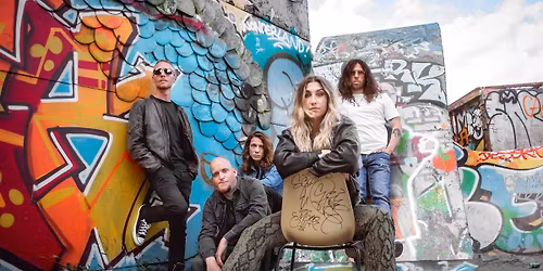 Lady - Nyt energisk navn. Opvarmning for internationale navne som Walter Trout og Elephant Stone