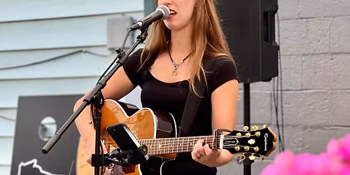 Lindsay Shanks at Mavericks Cocktail Lounge 