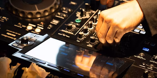 Lørdagslunsj: cocktails og DJ