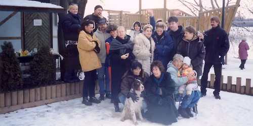 \u00c9vb\u00facs\u00faztat\u00f3 koccint\u00e1s a Duna-parton