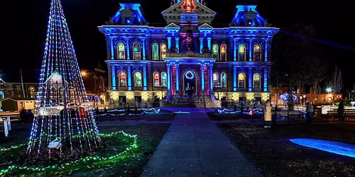 Free Christmas Light Show!