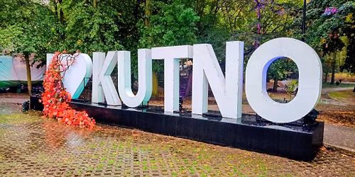 KUTNO \u2013 \u015aWI\u0118TO R\u00d3\u017bY + K\u0141\u00d3BKA