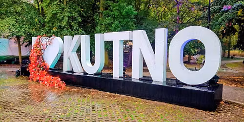 KUTNO \u2013 \u015aWI\u0118TO R\u00d3\u017bY + K\u0141\u00d3BKA