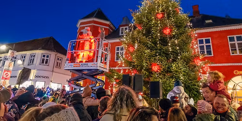 \ud83c\udf84 Juletr\u00e6st\u00e6nding i Holb\u00e6k \ud83c\udf85 