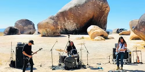 Yawning Man \/\/ Special guest: Soft Sun