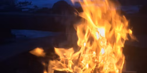 Eldceremoni vid fullm\u00e5 e