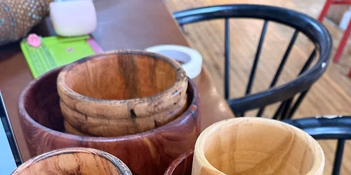 Mini-Makers - Painting wood bowls
