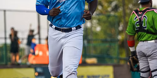 Sioux Falls Canaries at Winnipeg Goldeyes at Blue Cross Park