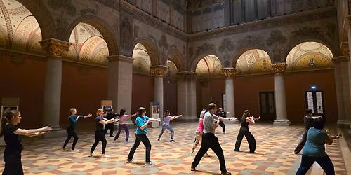 Mozdulat a mozdulatlans\u00e1gban | Tai Ji a Rom\u00e1n Csarnokban