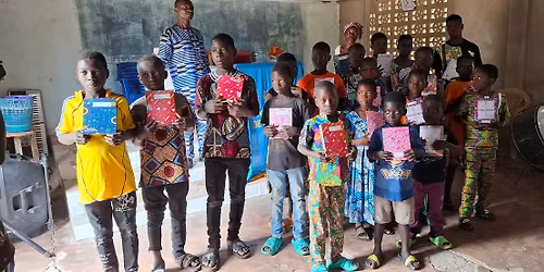 collecte de dons pour No\u00ebl et nouvel an, donnant le sourire a ces enfants