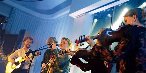 Studenter p\u00e5 H\u00f6gskolan f\u00f6r scen och musik | Folkmusikkaf\u00e9et