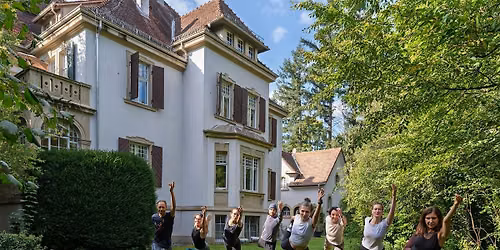 Outdoor-Yoga Karlsruhe im Privatpark direkt am Schlossgarten