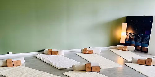 ROLIG YOGA MED JENNY I STUDIO ILSVIKA