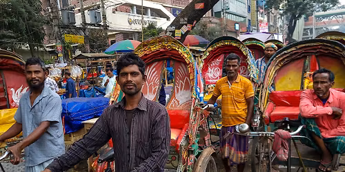 "Bangladesz \u2013 niezno\u015bny ci\u0119\u017car \u017cycia"  - pokaz slajd\u00f3w