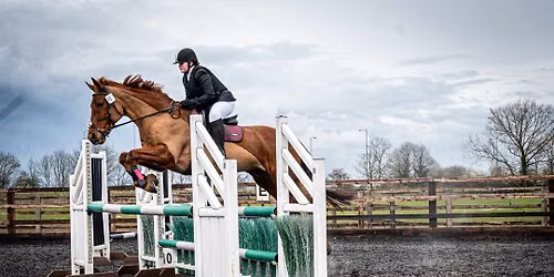 Clear Round Showjumping -First hole X poles - 80cm