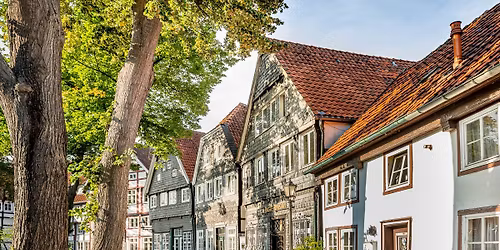 Stadtf\u00fchrung: Blick durch das \u201eFenster in die Vergangenheit\u201c