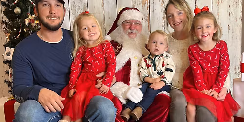 Photos with Santa \ud83c\udf85\ud83c\udffc 