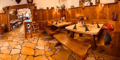 Grillbuffet mit verschiedenen Fleisch- und Grillspezialit\u00e4ten - drau\u00dfen schmeckt's am besten!